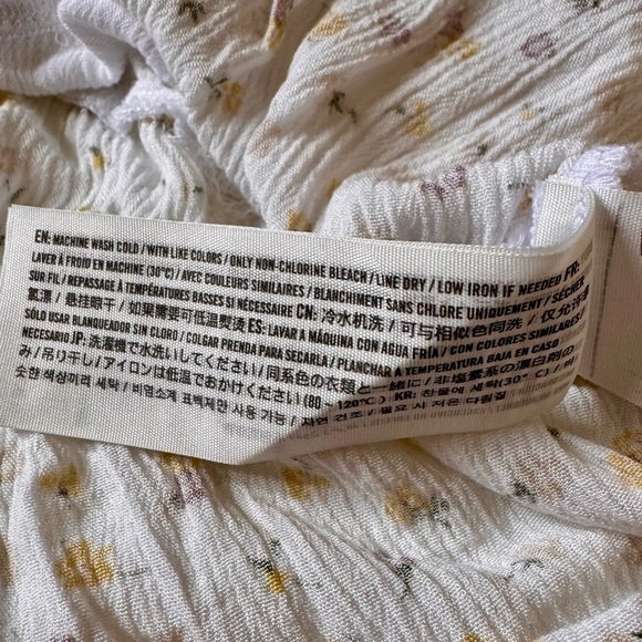 HOLLISTER White Floral Flowy Short Sleeve V-Neck Crop - Picture 3 of 5